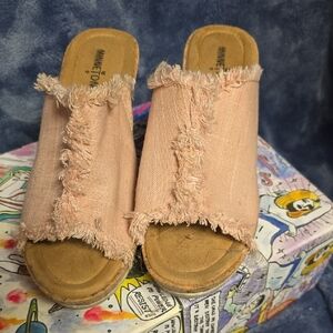 Minnetonka Women's Pink Frayed Mules